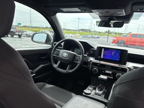 Used 2025 Toyota Tacoma SR5 AWD/4WD image 29