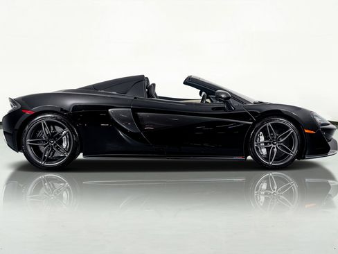 Used 2019 McLaren 570S Spider image 7