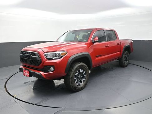 Used 2022 Toyota Tacoma TRD Off-Road w/ Technology Package AWD/4WD image 3