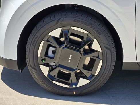 New 2026 Kia Carnival EX FWD image 9