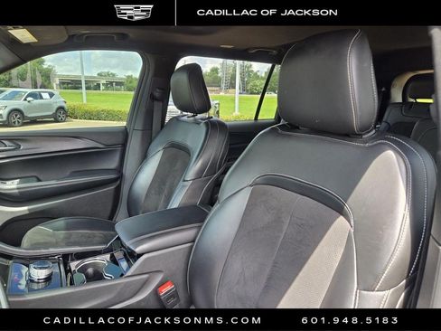 Used 2023 Jeep Grand Cherokee L Laredo AWD/4WD image 11