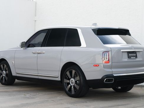 Used 2024 Rolls-Royce Cullinan AWD/4WD image 8