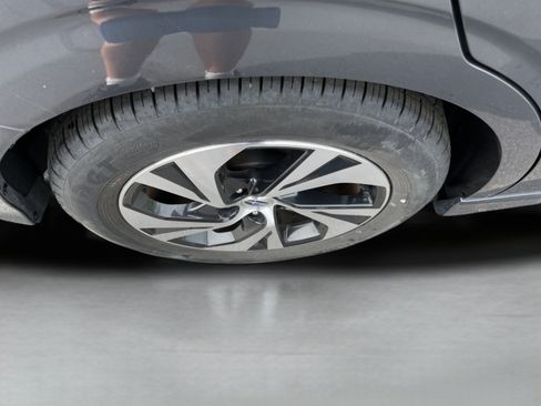 Used 2025 Subaru Legacy Premium AWD/4WD image 9