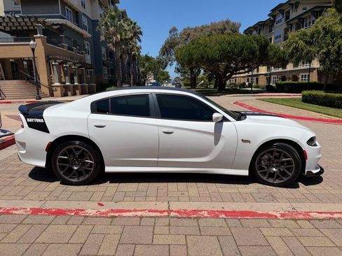Used 2018 Dodge Charger R/T RWD image 12