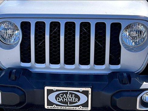 Used 2023 Jeep Gladiator Sport AWD/4WD image 28