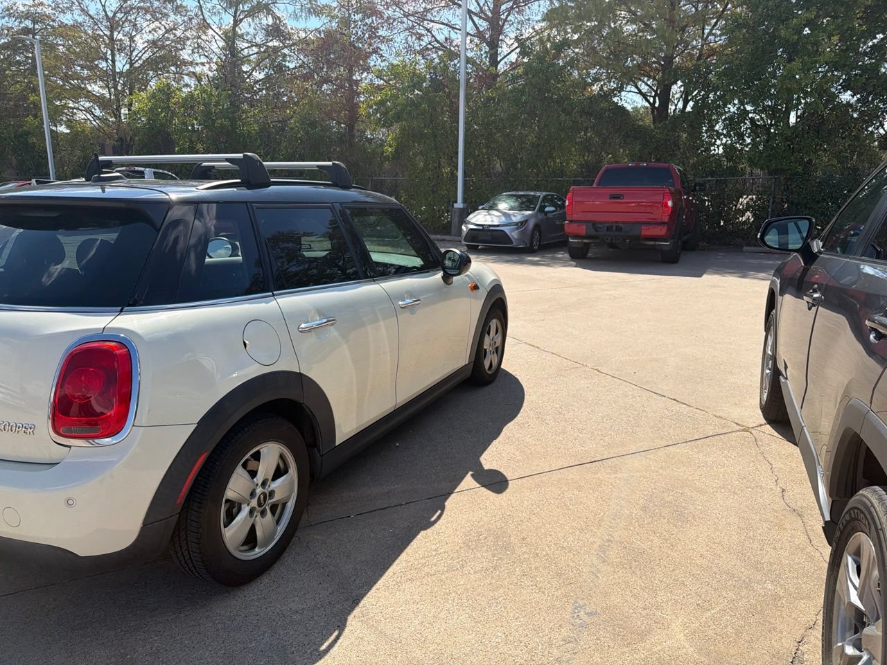 Used 2018 MINI Cooper 4-Door Hardtop FWD image 4