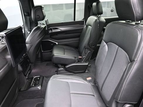 Used 2025 Jeep Wagoneer Series III w/ Premium Group I AWD/4WD image 19