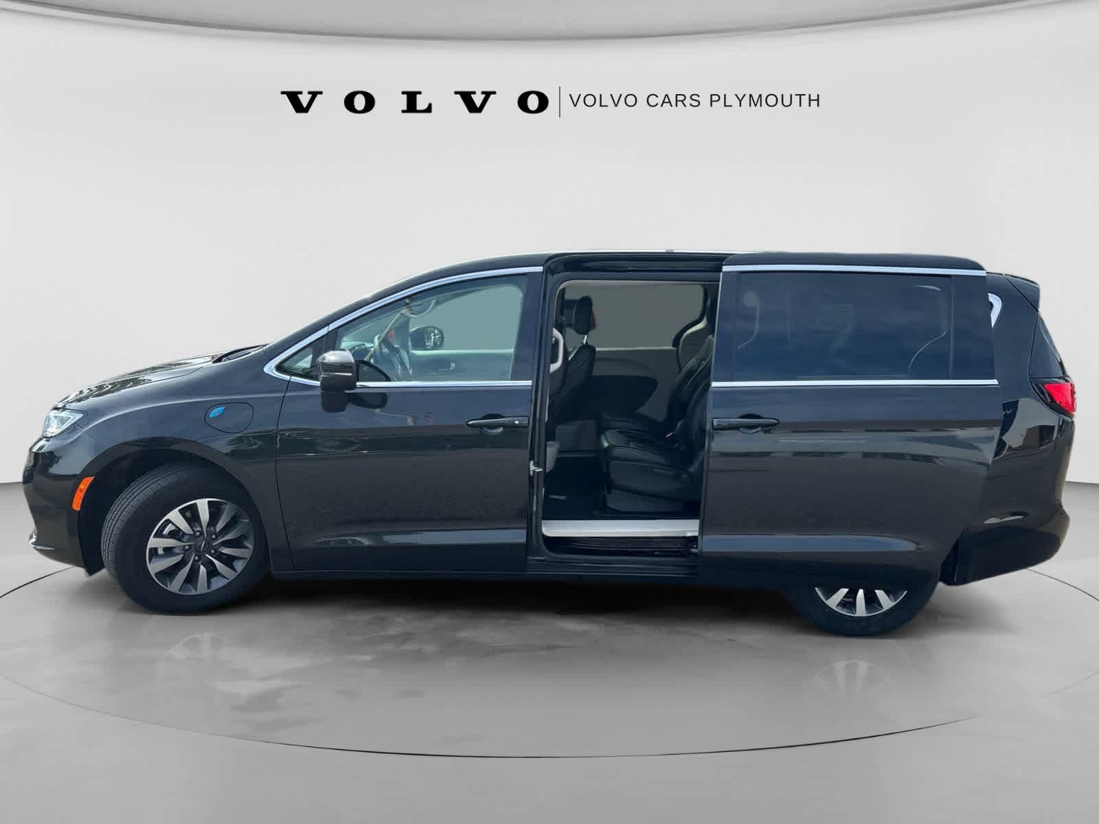 Used 2023 Chrysler Pacifica Touring-L FWD image 13