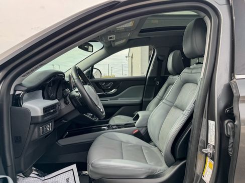 Used 2022 Lincoln Corsair AWD w/ Premium Package image 24
