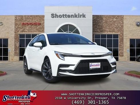 Used 2026 Toyota Corolla SE FWD image 1