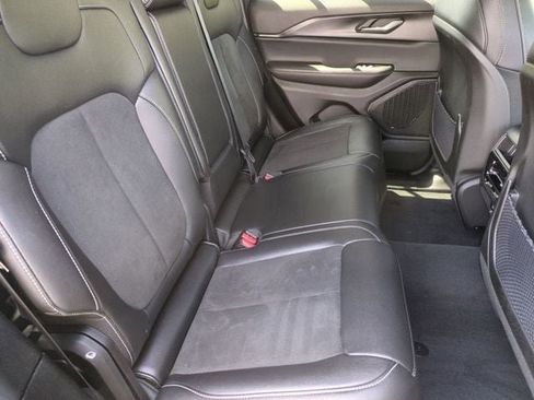 Used 2023 Jeep Grand Cherokee Laredo AWD/4WD image 22