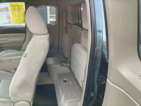Used 2011 Toyota Tacoma 4x4 Access Cab V6 image 5