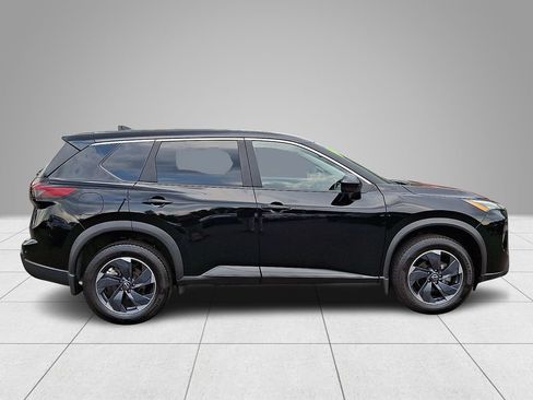 Used 2024 Nissan Rogue SV AWD/4WD image 8