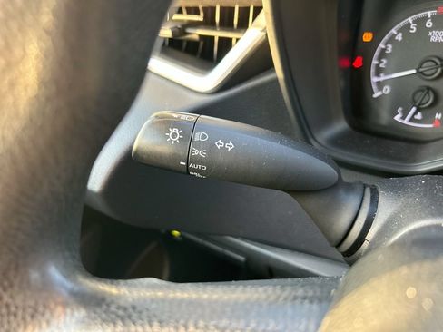Used 2022 Toyota Corolla LE FWD image 19