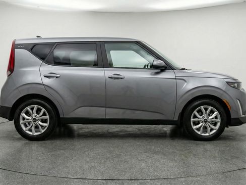 Used 2025 Kia Soul LX w/ LX Technology Package image 11