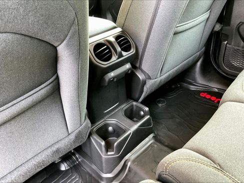 Used 2024 Jeep Wrangler Unlimited Sport AWD/4WD image 10