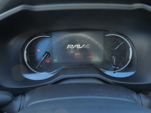 Certified 2025 Toyota RAV4 XLE image 21