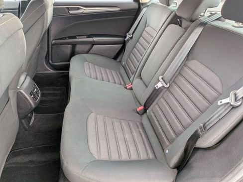 Used 2017 Ford Fusion SE FWD image 28