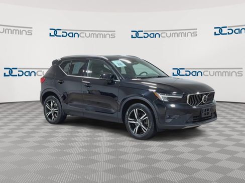 Used 2023 Volvo XC40 B5 Plus AWD/4WD image 2