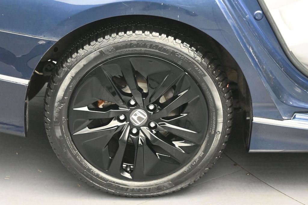 Used 2018 Honda Accord EX image 31