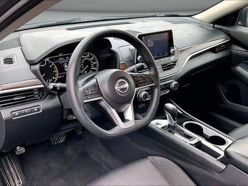 Used 2024 Nissan Altima 2.5 SV image 15