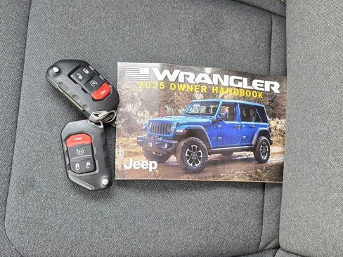Used 2025 Jeep Wrangler Unlimited Sahara AWD/4WD image 11