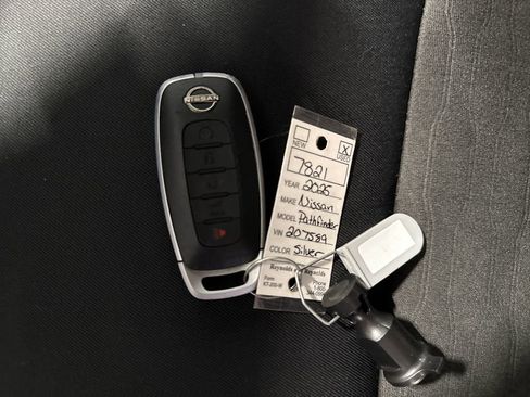 Used 2025 Nissan Pathfinder SV AWD/4WD image 22