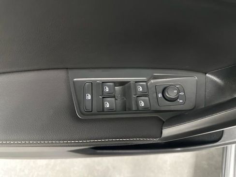 Used 2024 Volkswagen Tiguan S image 10