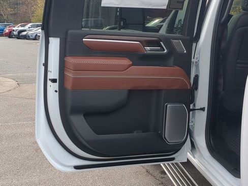 New 2026 GMC Sierra 3500 Denali Ultimate w/ LPO, Black Badging Package image 37