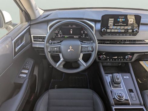 Used 2025 Mitsubishi Outlander SE AWD/4WD image 15