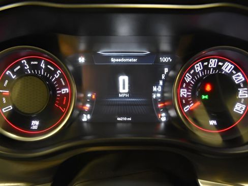 Used 2021 Dodge Challenger SXT image 19