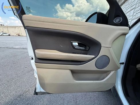 Used 2019 Land Rover Range Rover Evoque SE image 38