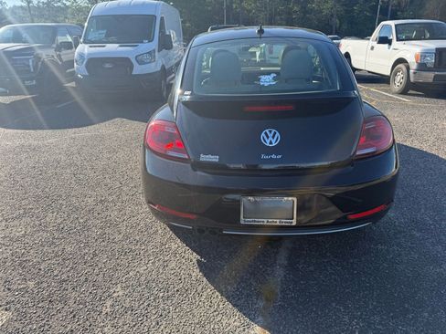 Used 2018 Volkswagen Beetle 2.0T SE FWD image 6