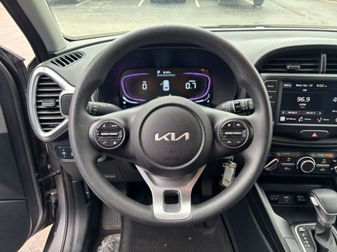 Used 2025 Kia Soul LX w/ LX Technology Package FWD image 25