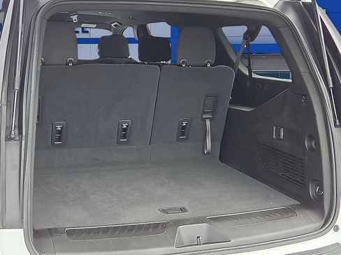 Used 2021 Chevrolet Suburban LS RWD image 8