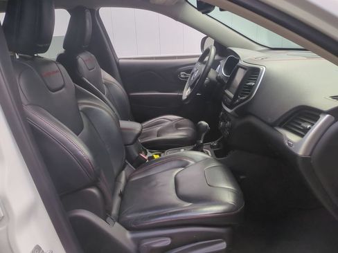 Used 2016 Jeep Cherokee Trailhawk AWD/4WD image 29