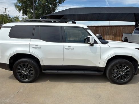 Used 2024 Lexus GX 550 w/ Cold Area Package AWD/4WD image 4