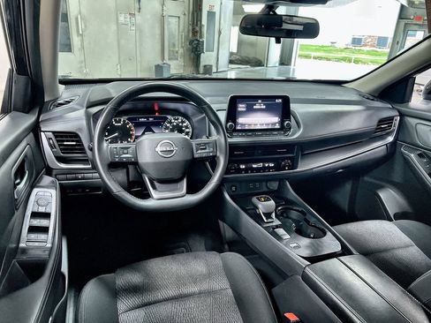 Used 2025 Nissan Rogue SV FWD image 19
