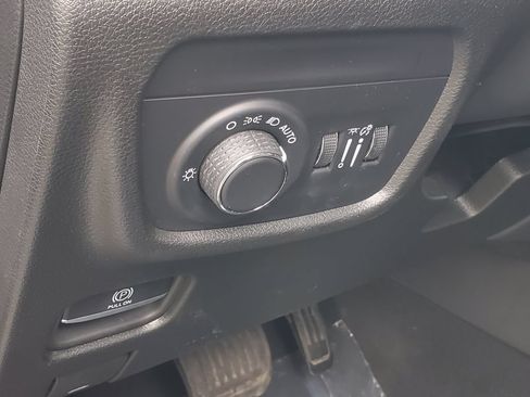 Used 2024 Jeep Grand Cherokee Altitude AWD/4WD image 9