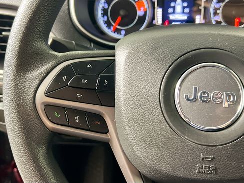 Used 2020 Jeep Cherokee Latitude FWD image 16