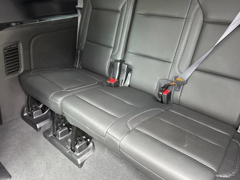 Used 2024 GMC Yukon XL Denali w/ Advanced Technology Package AWD/4WD image 17
