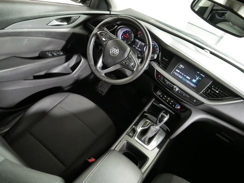 Certified 2018 Buick Regal Preferred FWD image 9