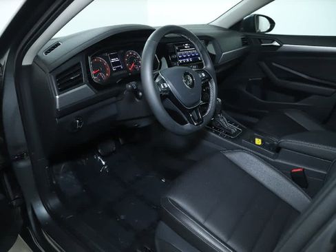 Certified 2021 Volkswagen Jetta SE w/ SE Cold Weather Package image 17