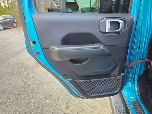 Used 2020 Jeep Wrangler Unlimited Sahara image 28