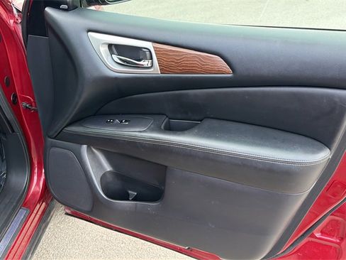 Used 2017 Nissan Pathfinder Platinum image 48