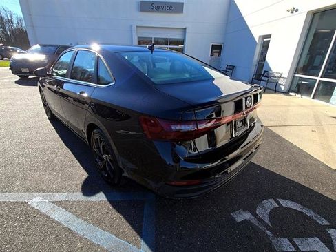 New 2026 Volkswagen Jetta SE image 2