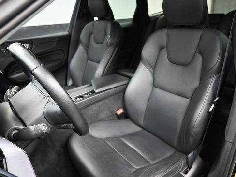 Used 2020 Volvo XC60 T8 Momentum image 9