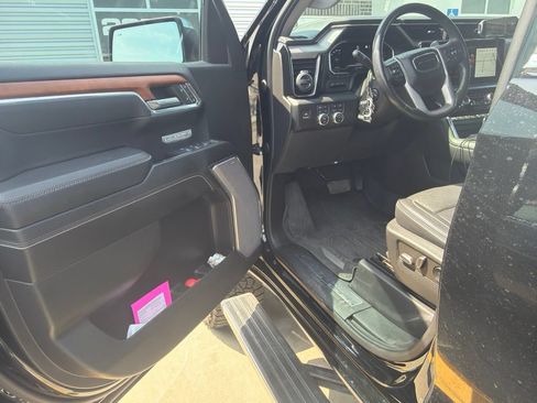 Used 2022 GMC Sierra 1500 Denali w/ Denali Reserve Package AWD/4WD image 11