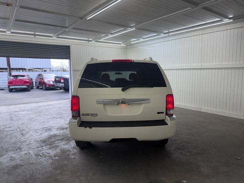 Used 2007 Chrysler Aspen Limited image 6