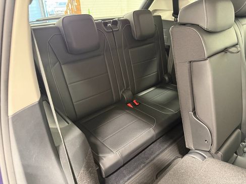 Used 2021 Volkswagen Tiguan SE image 37